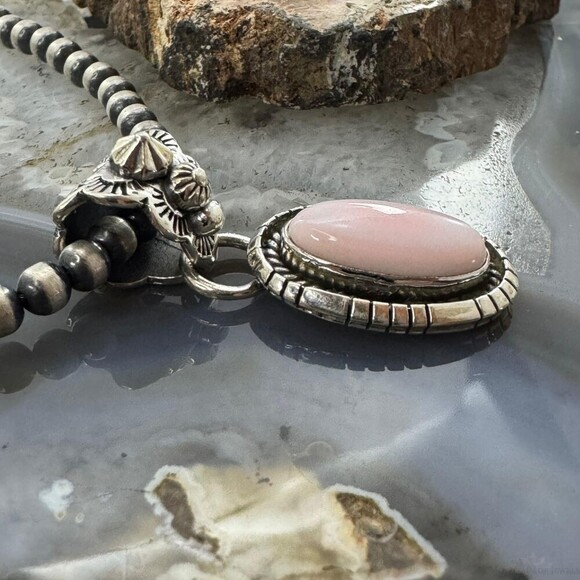 Native American Sterling Silver Oval Pink Conch Decorated Pendant For Women - Picture 3 of 10
